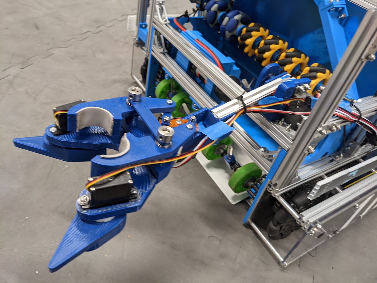 Blue claw mechanism and servo assembly